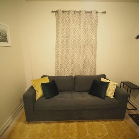 Cozy 1 Bedroom Centrally Located Hamilton Esterno foto